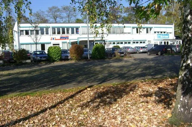 Firmengebäude der Funk-Electronic Piciorgros GmbH in der Claudiastraße in Köln-Porz